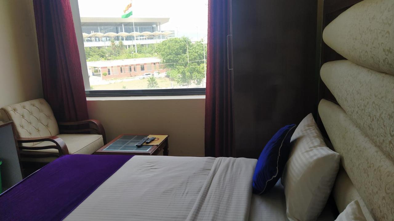 Hotel Eurasia Mohali International Airport Zirakpur Exterior foto
